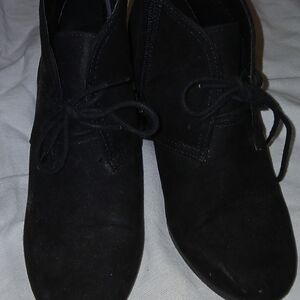 Womenn's Black Heeled Lace-Up Shoes